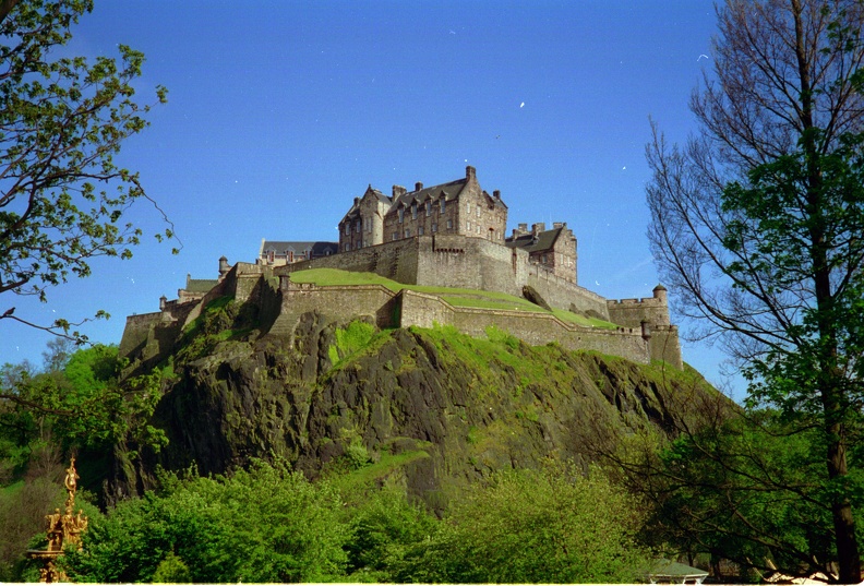 07_Edinburgh_Castle.jpg